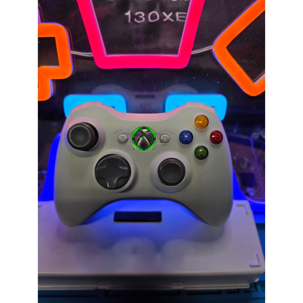 Microsoft Xbox 360 White Controller - Cleaned Tested Nice!